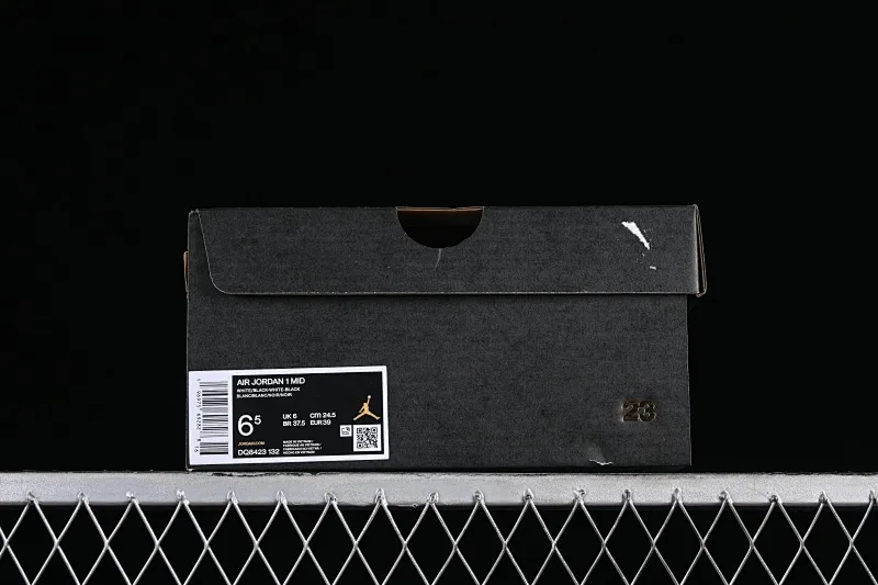 All categories Air Jordan Jordan series basketball shoes Air Jordan 1 Mid Air Jordan 1 Mid AJ1 Joe 1 classic white and black Chinese culture and leisure sneakers DQ8423-132